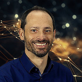 Prof. Dr. Markus Graf, in die Kamera lächelnd